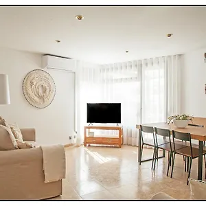 apartamento-centrico-junto-al-mar-wifi-free.top-hotels-tarragona.com/